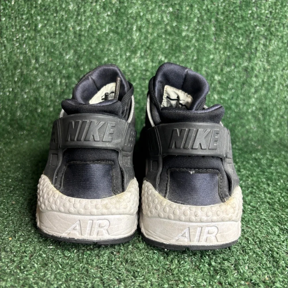 Nike Air Huarache Run Low Top Athletic Sporty Streetwear Sneaker Black Women 7.5
